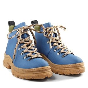 Thesus Outdoors (Alice + Whittles) the Weekend Hiking Boot in blue - never worn